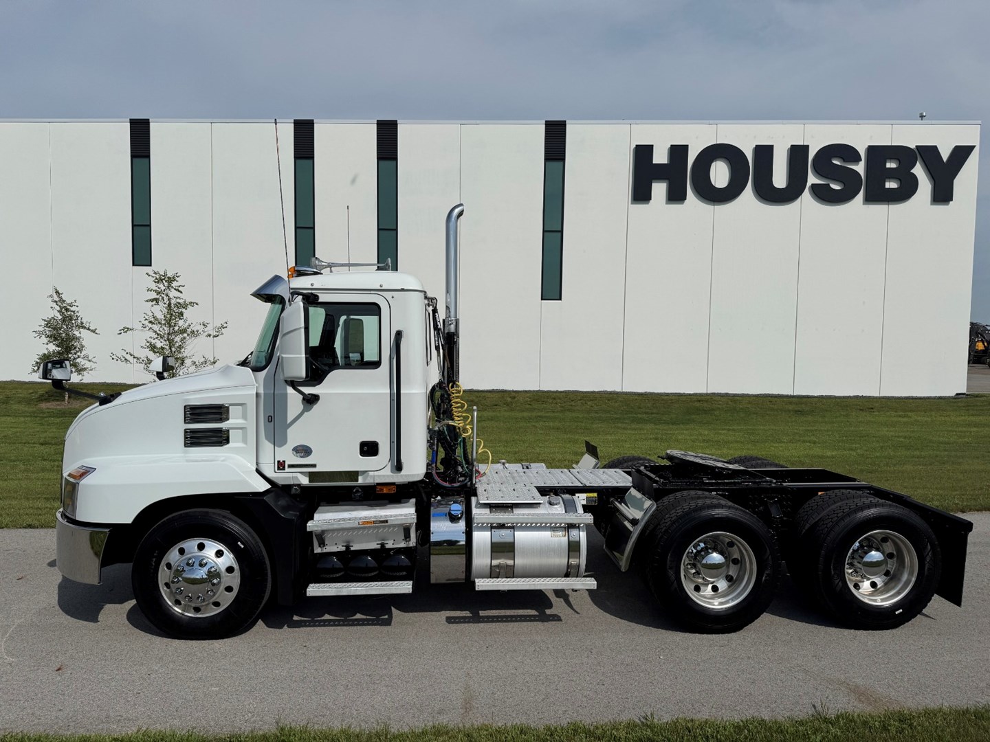 2022 Mack Anthem in Carroll, IA — photo 3
